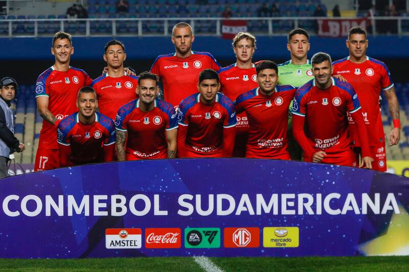 Unión La Calera tuvo que jugar de local por Copa Sudamericana en Valparaíso y Concepción. (Foto: Aton)