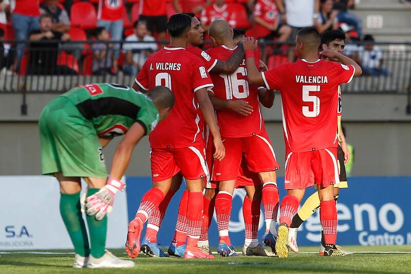 Futbol, Union La Calera vs Coquimbo Unido
Septima fecha, primera rueda Campeonato 2020.
El jugador de Union la Calera Sebastian Saez, centro, celebra con sus compañeros su gol contra Coquimbo Unido durante el partido de primera division realizado en el estadio Nicolas Chahuan de La Calera, Chile.
09/03/2020
Raul Zamora/Photosport
Football, Union La Calera vs Coquimbo Unido
7th date, first round Championship 2020.
Union La Calera's player Sebastian Saez, center, celebrates with teammates after scoring against Coquimbo Unido during the first division football match held at the Nicolas Chahuan stadium in La Calera, Chile.
09/03/2020
Raul Zamora/Photosport