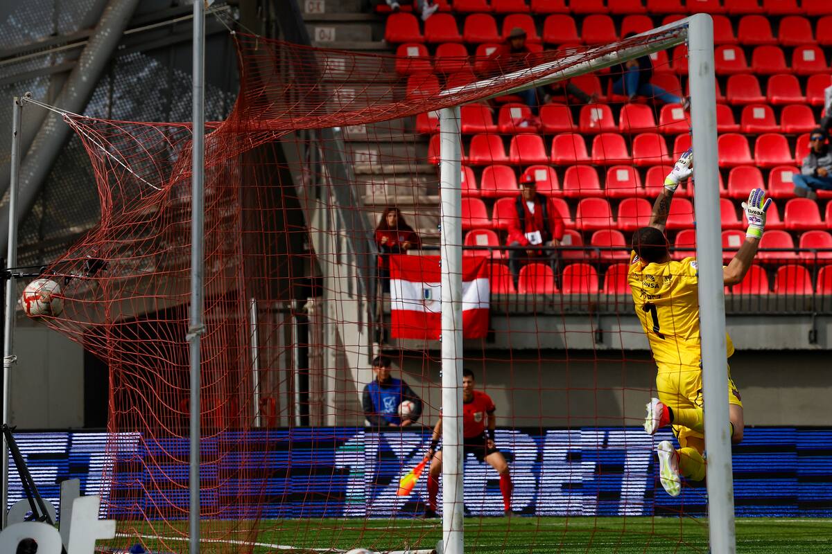 Los Cementeros en su partido ante Ñublense.