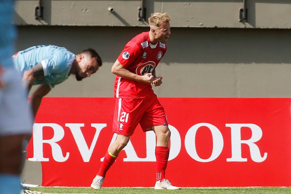 Futbol, Union La Calera vs O'Higgins.
Decima fecha, campeonato nacional 2019
El jugador de Union La Calera Thomas Rodriguez, centro, celebra su gol contra O'Higgins durante el partido de primera division disputado en el estadio Nicolas Chahuan de La Calera, Chile.
28/04/2019
Raul Zamora/Photosport
Football, Union La Calera vs O'Higgins.
10th date, national championship 2019
Union La Calera's player Thomas Rodriguez, center, celebrates after scoring against O'Higgins during the first division football match at the Nicolas Chahuan stadium in La Calera, Chile.
28/04/2019
Raul Zamora/Photosport