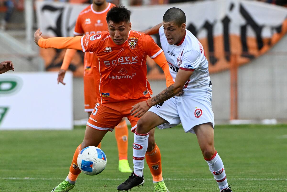 Aconcagüinos y Loínos se enfrentan en Primera B. Foto: Aton