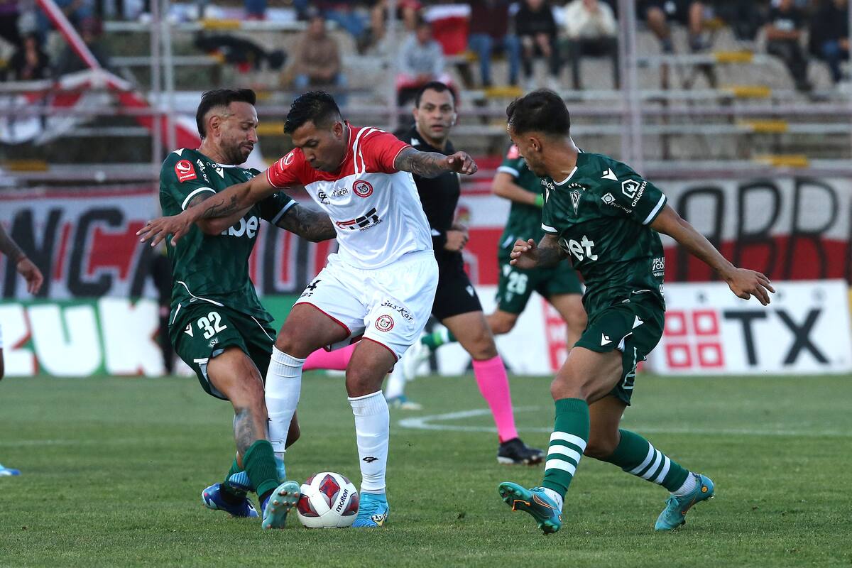 Sanfelipeños y porteños disputaron un intenso partido.