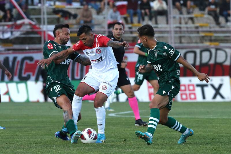 Sanfelipeños y porteños disputaron un intenso partido.