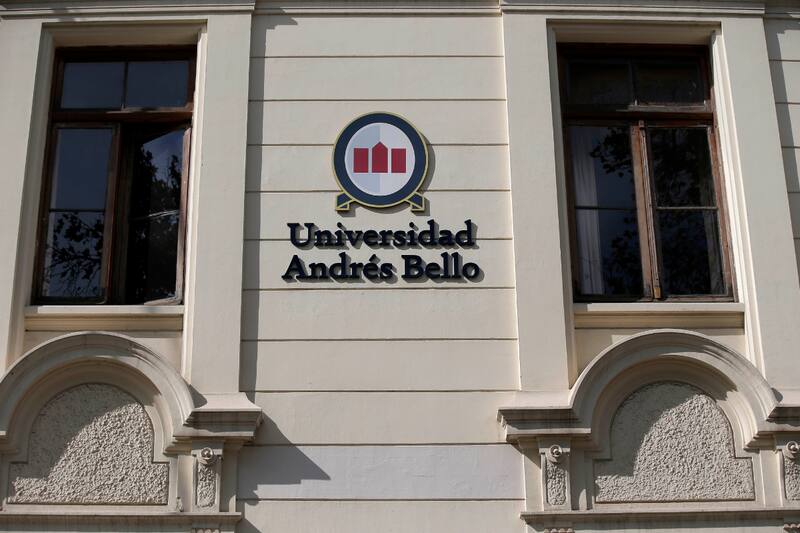 Revisa las ofertas laborales que tiene la casa de estudios para trabajadores seniors.