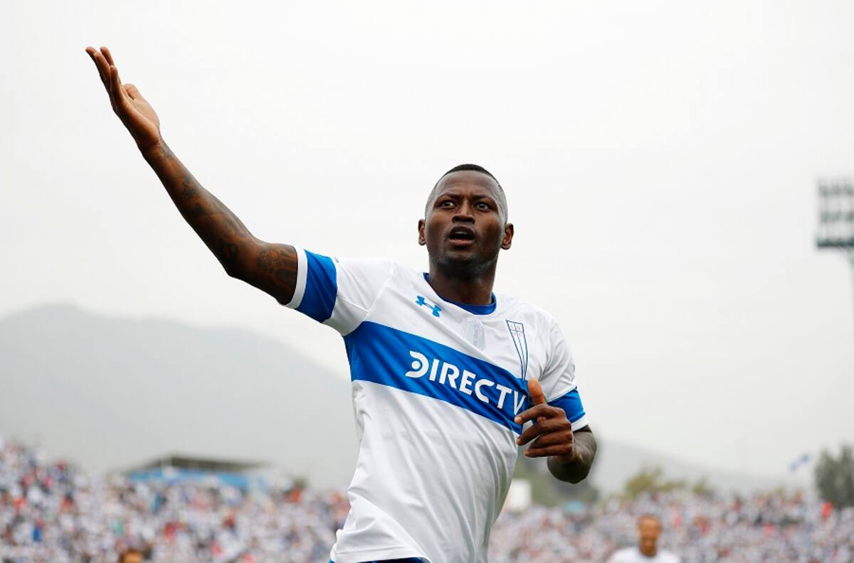 Duvier Riascos les enseña a los hinchas de Universidad Católica a hacer 'La Culebra' mediante un tutorial