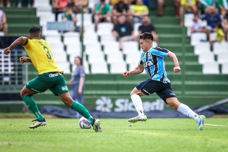 está a la espera de la cuota atrasada por Alexander Aravena correspondiente a enero. (Foto: Lucas Uebel/Gremio FBPA)