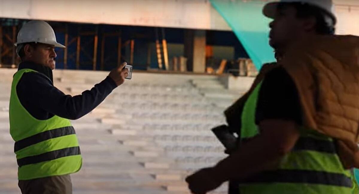 ofreció recorrido guiado por sus futuras instalaciones.