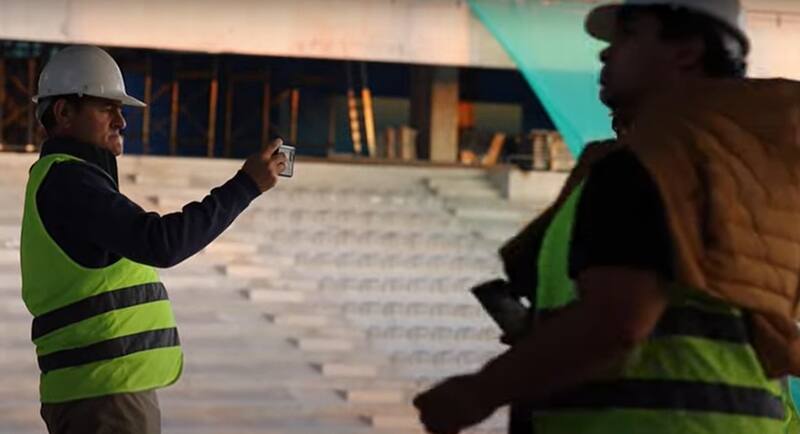 ofreció recorrido guiado por sus futuras instalaciones.