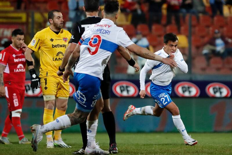 Jorge Ortiz tras anotarle a Ñublense. Foto: Aton.
