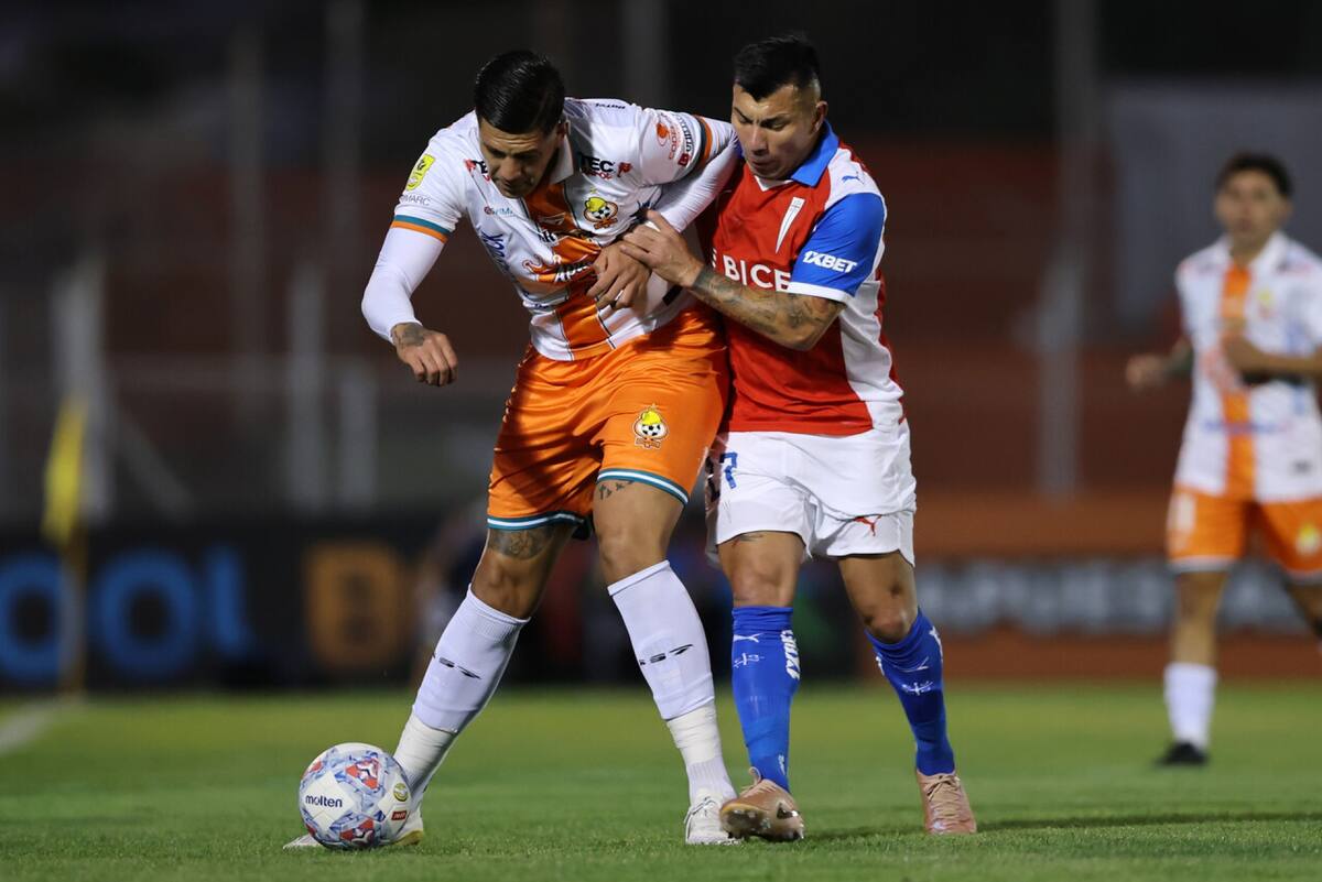 Los cruzados perdieron ante Cobresal. Foto: Agencia Aton.