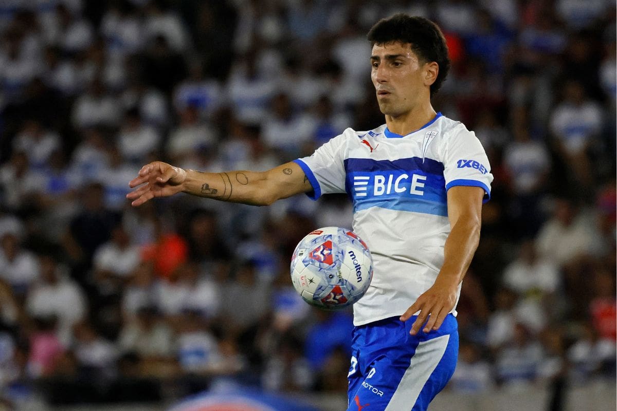 Justo Giani tiene un contrato con la UC que le permitiría seguir en el club después de esta temporada. Foto: Agencia Aton.