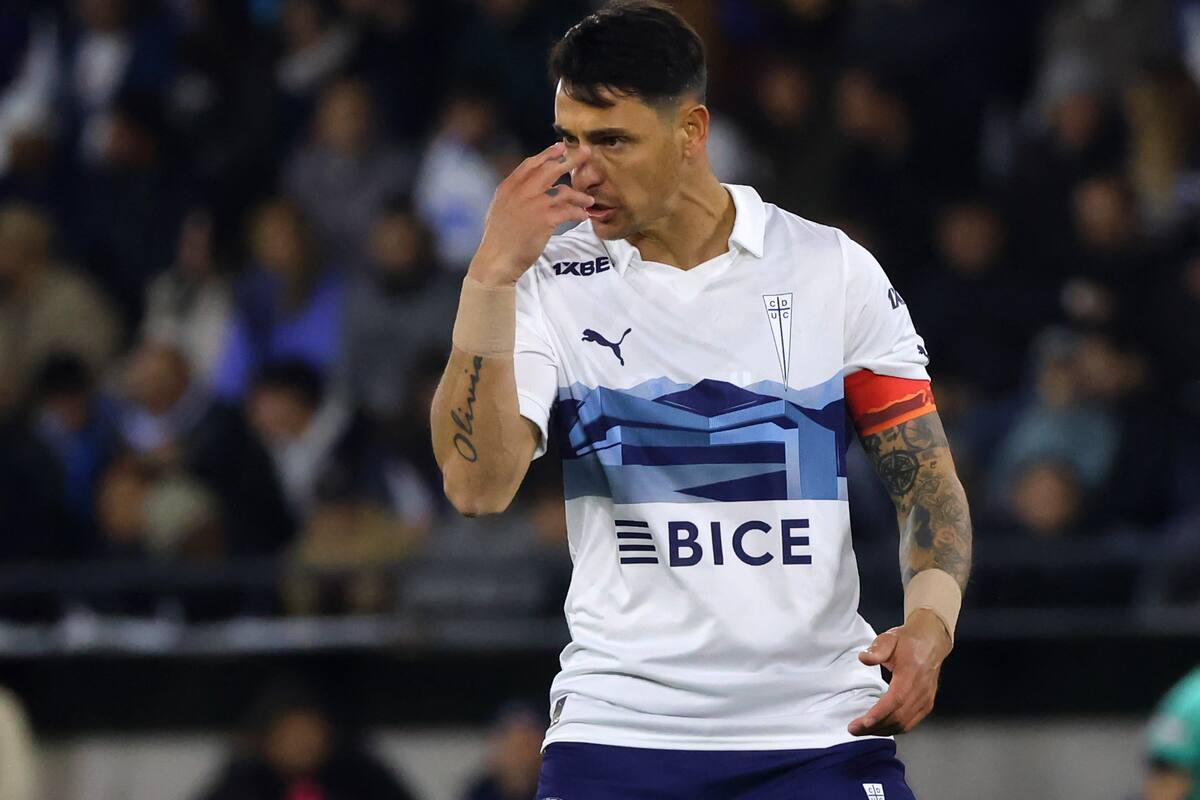 Rafael Olarra opinó que Fernando Zampedri debería partir. “La UC, para 2026, debería fichar otro 9 y dejarlo salir”. Foto: Agencia Aton.