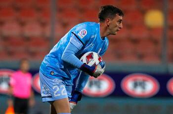 Con Peranic y Montes de titular: la formación de la UC para visitar a Curicó Unido