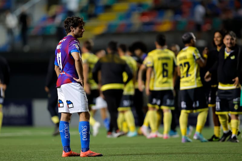 La UC quedó eliminada de Copa Chile. Foto: Aton