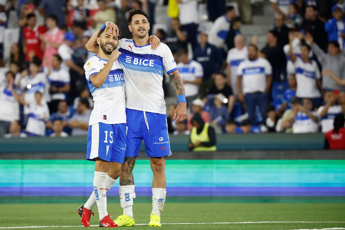 Cristián Cuevas y Fernando Zampedri celebrando en el Claro Arena. Foto: Agencia ATON.