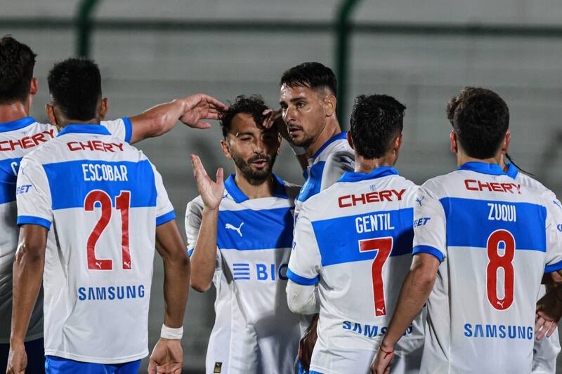 Los Cruzados consiguieron dos triunfos en Uruguay. Foto: Agencia Aton.
