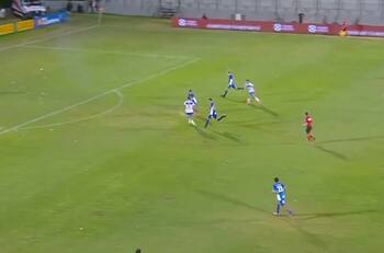 Calidad pura: el golazo de Fernando Zampedri para la UC en el duelo frente a Atlético Tucumán