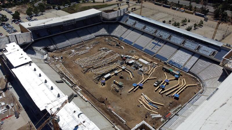 Golpe para la UC: autoridades ordenan suspender trabajos en el Claro Arena