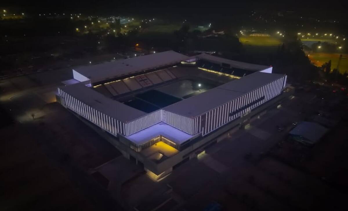 Le pide perdón a sus hinchas por el retraso en el estreno del Claro Arena y anuncia marcha blanca.