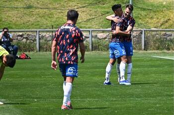 VIDEO | Byron Nieto se matricula con un golazo desde mitad de cancha en amistoso de la UC con O’Higgins