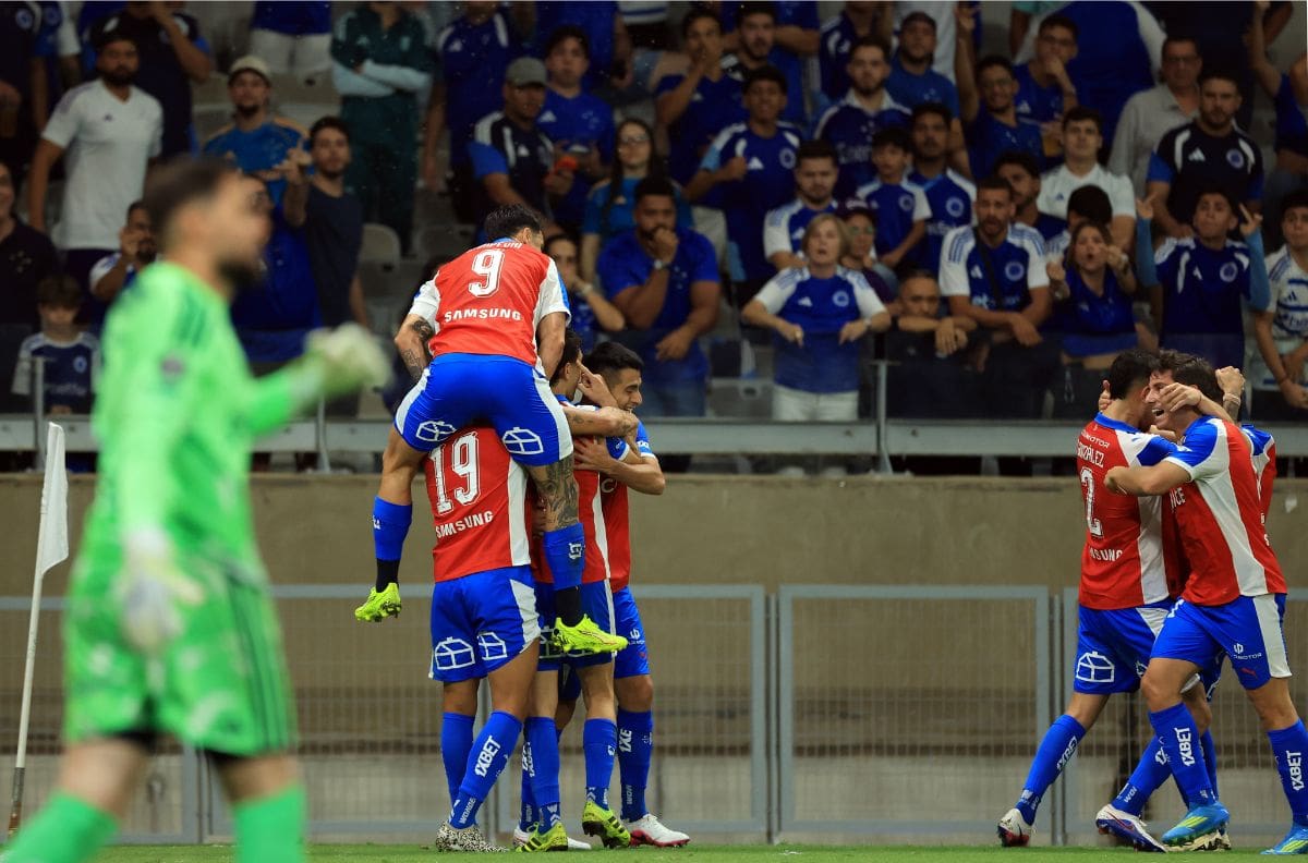 Domó al gigante mineiro: Universidad Católica vence de manera brillante a Cruzeiro en la Libertadores