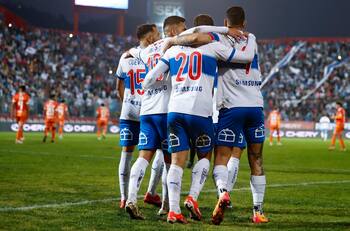 Histórico de la UC se va tras cuatro décadas: lo reemplazaría un multicampeón cruzado