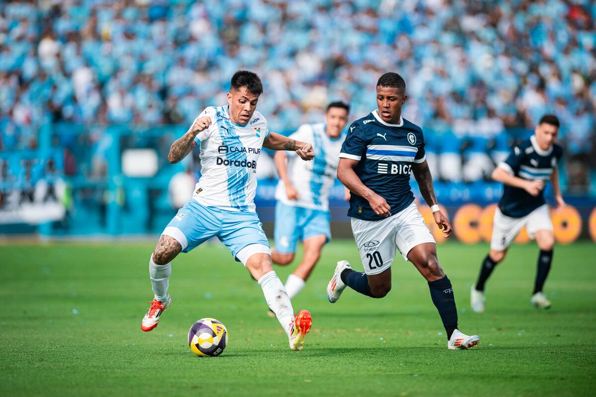 y Sporting Cristal jugaron con la nueva indumentaria de visita. Foto: @ClubSCristal