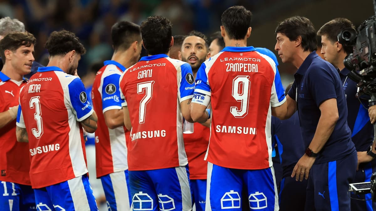 Periodista ecuatoriano advierte a la UC por la situación de Barcelona: “Es ganar o ganar”