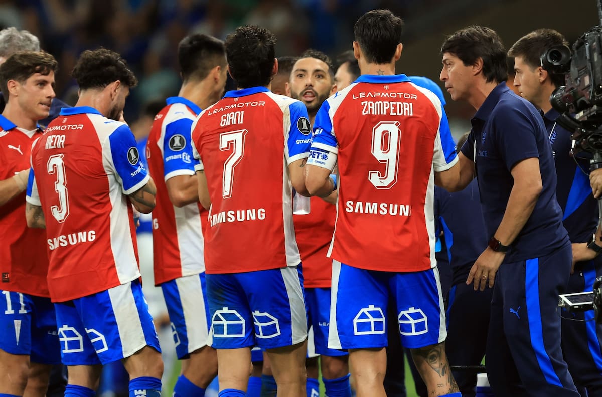 Periodista ecuatoriano advierte a la UC por la situación de Barcelona: “Es ganar o ganar”