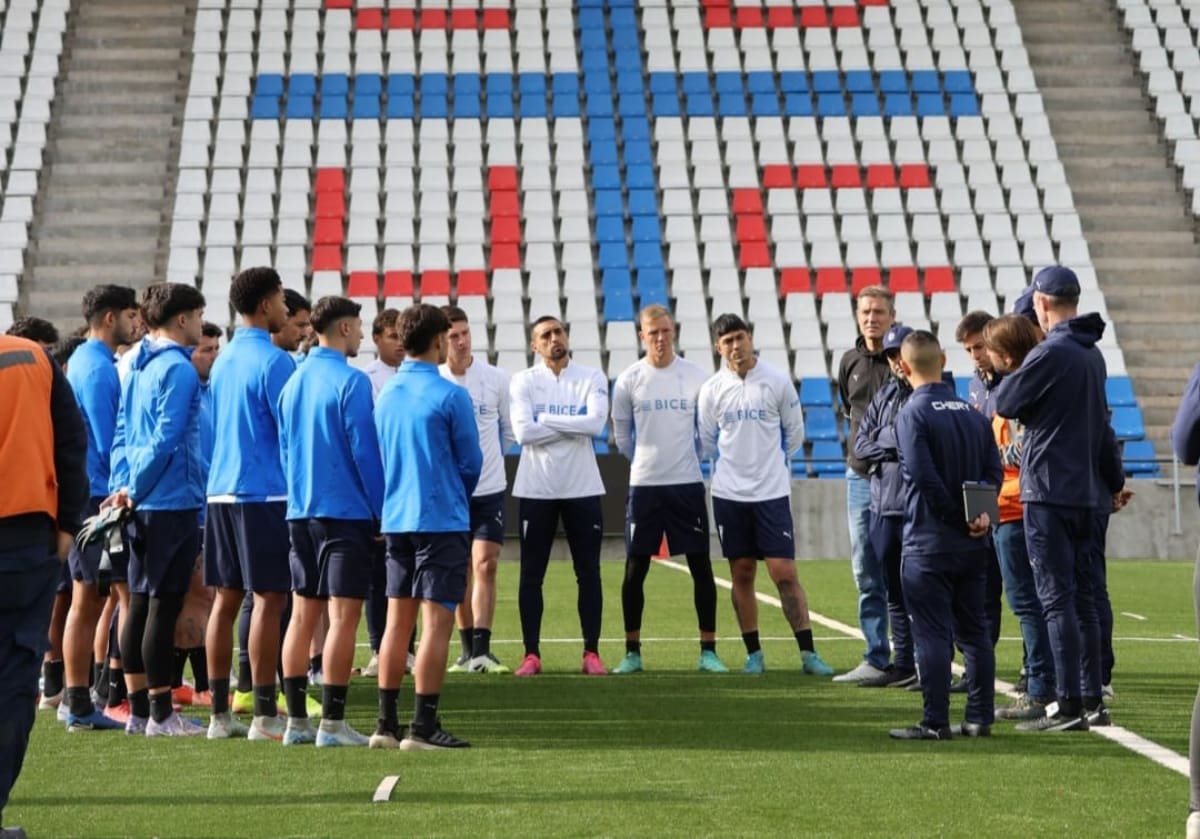 Los Cruzados ya entrenaron en el Claro Arena