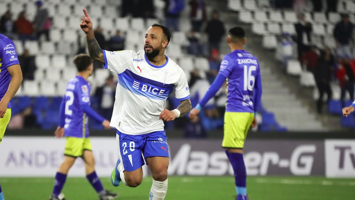 La UC reaccionó, venció a San Luis y quedó como sólido líder de su grupo en Copa Chile