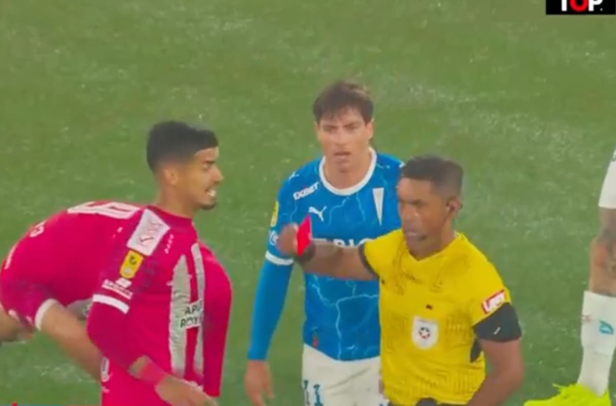 VIDEO | Insólita expulsión: Clemente Montes se perderá el Clásico Universitario por simular
