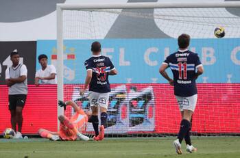 Este jugador de la UC se llevó todas las críticas de los hinchas tras la caída ante Sporting Cristal
