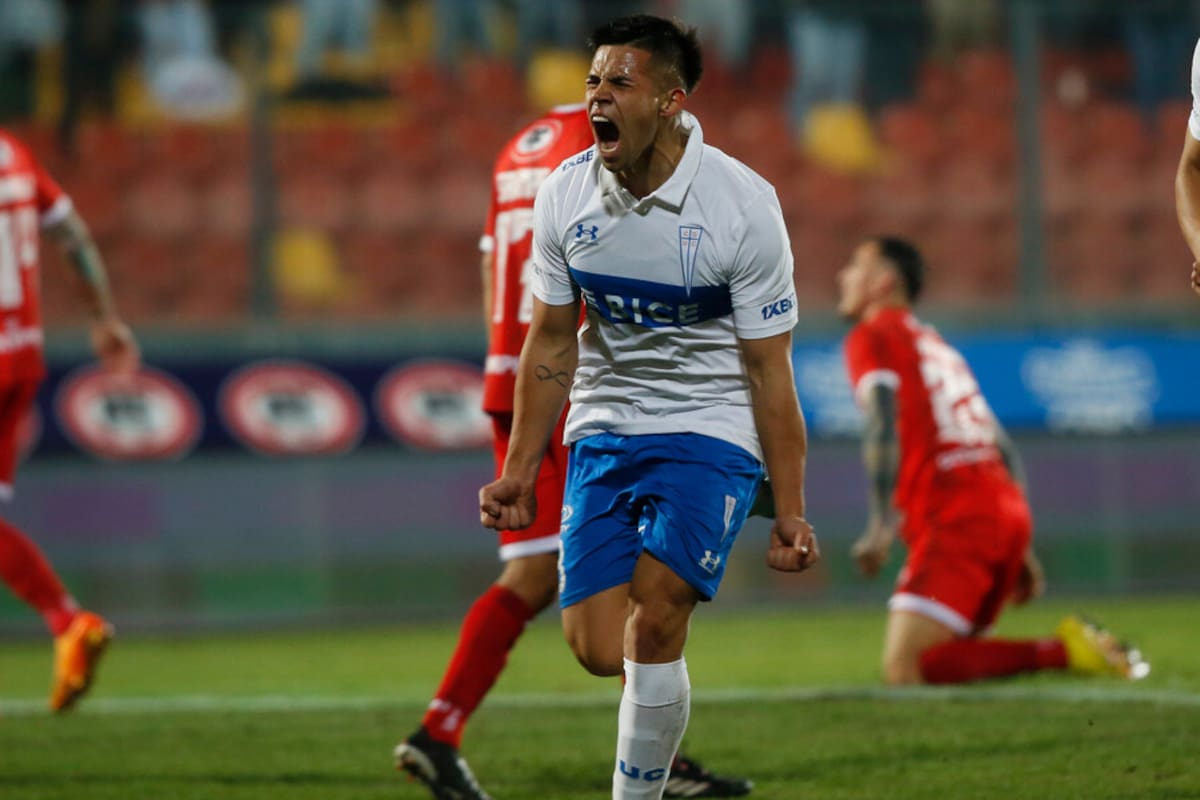 Alexander Aravena no estará en el amistoso ante River Plate por encontrarse concentrado con la Selección Chilena. Foto: Aton.
