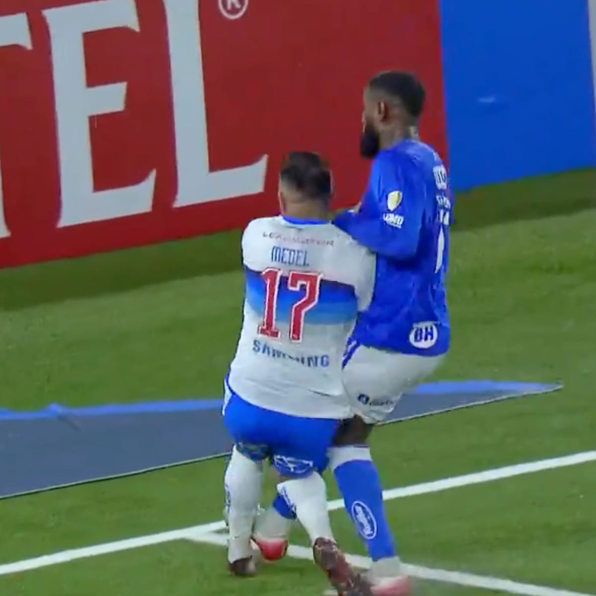 VIDEO | ¿Era penal? La polémica jugada que desató la furia de los hinchas de la UC en el empate ante Cruzeiro