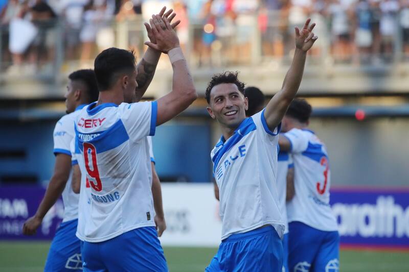Los Cruzados enfrentarán a Unión La Calera en la Fecha 3. Foto: Agencia Aton.
