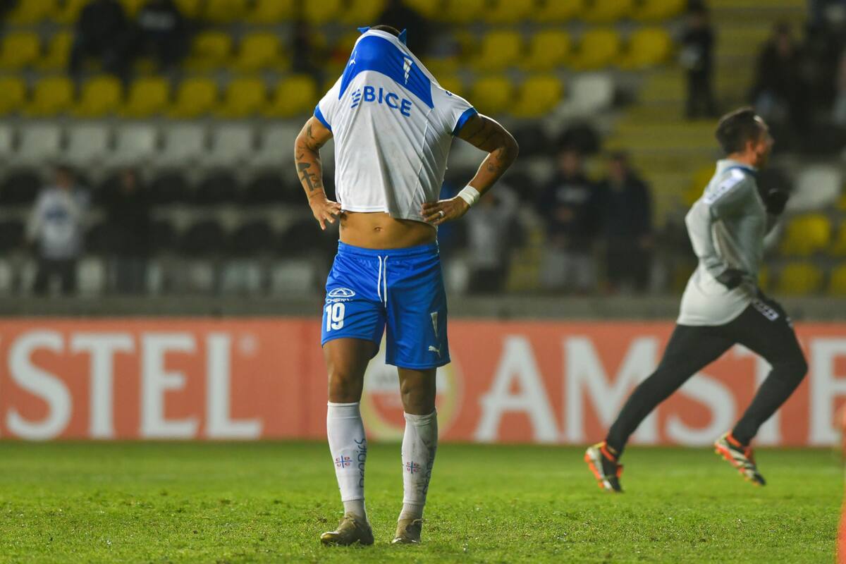 La UC fue eliminada en penales y se llenó de críticas por el irregular en momento. Foto: Alejandro Pizarro/Photosport