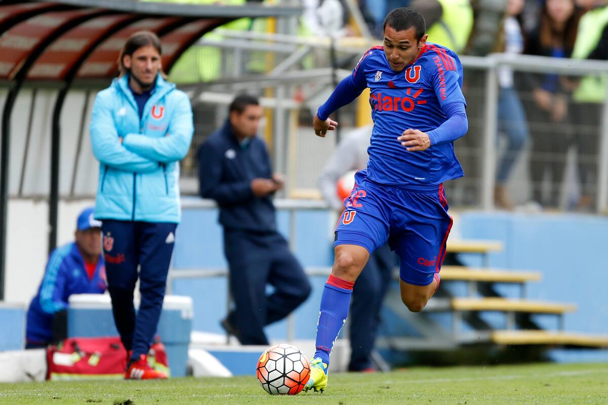 El jugador de Universidad de Chile, Bruno Miranda, en el Clásico Universitario del Apertura 2016.