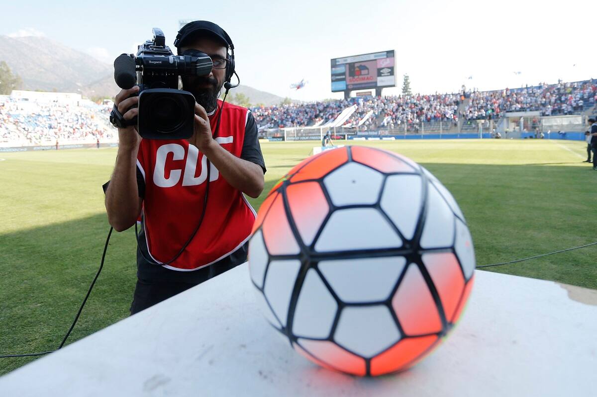 Futbol, Universidad Catolica vs Audax Italiano.
Decima fecha, campeonato de Apertura 2016/17
Una camarografo del Canal del Futbol (CDF) es fotografiado antes del partido de primera division entre Universidad Catolica y Audax Italiano disputado en el estadio San Carlos de Apoquindo de Santiago, Chile.
29/10/2016
Andres Pina/Photosport********
Football, Universidad Catolica vs Audax Italiano.
10th date, Aperture Championship 2016/17.
A Football Channel cameraman is pictued before the first division football match at the San Carlos de Apoquindo stadium in Santiago, Chile.
29/10/2016
Andres Pina/Photosport