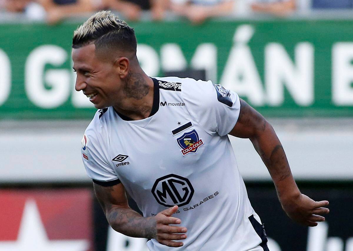 Futbol, Universidad Catolica vs Colo Colo.
Semifinal de Copa Chile 2019.
El jugador de Colo Colo Leonardo Valencia, derecha, celebra su gol contra Universidad Catolica durante el partido valido por semifinal de la Copa Chile 2019 disputado en el estadio German becker de Temuco, Chile.
18/01/2020
Raul Zamora/Photosport
Football, Universidad Catolica vs Colo Colo.
Copa Chile championship 2019.
Colo Colo's player Leonardo Valencia celebrates his goal against Universidad Catolica during the Copa Chile football match held at the German Becker stadium in Temuco, Chile.
18/01/2020
Raul Zamora/Photosport