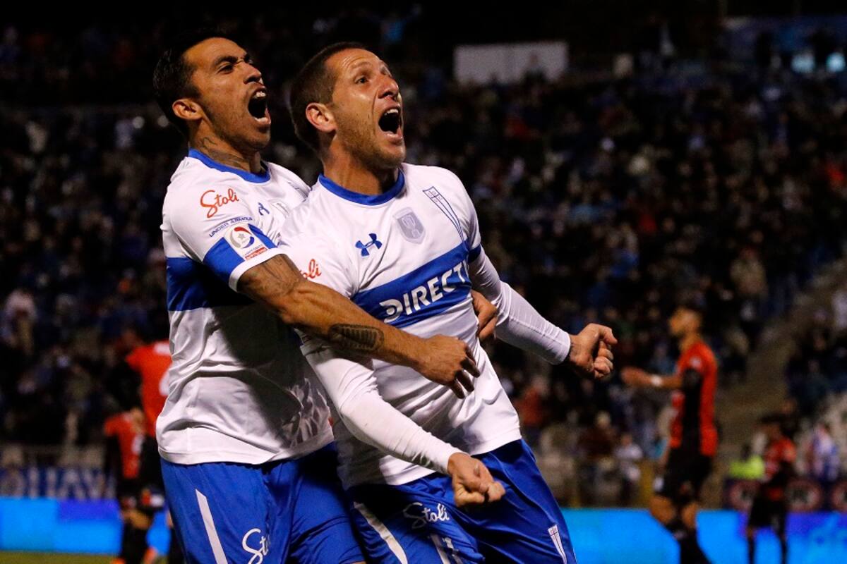 Futbol, Universidad Catolica vs Deportes Antofagasta
Fecha 13, campeonato nacional 2019
El jugador de Universidad Catolica Luciano Aued, centro, celebra con sus companeros su gol contra Deportes Antofagasta durante el partido de primera division realizado en el estadio San Carlos de Apoquindo de Santiago, Chile.
17/05/2019
Andres Pina/Photosport
Football, Universidad Catolica vs Deportes Antofagasta
13th date, National Championship 2019
Universidad Catolica's player Luciano Aued, center, celebrates with teammates after scoring against Deportes Antofagasta during the first division match held at the San Carlos de Apoquindo stadium in Santiago, Chile.
17/05/2019
Andres Pina/Photosport