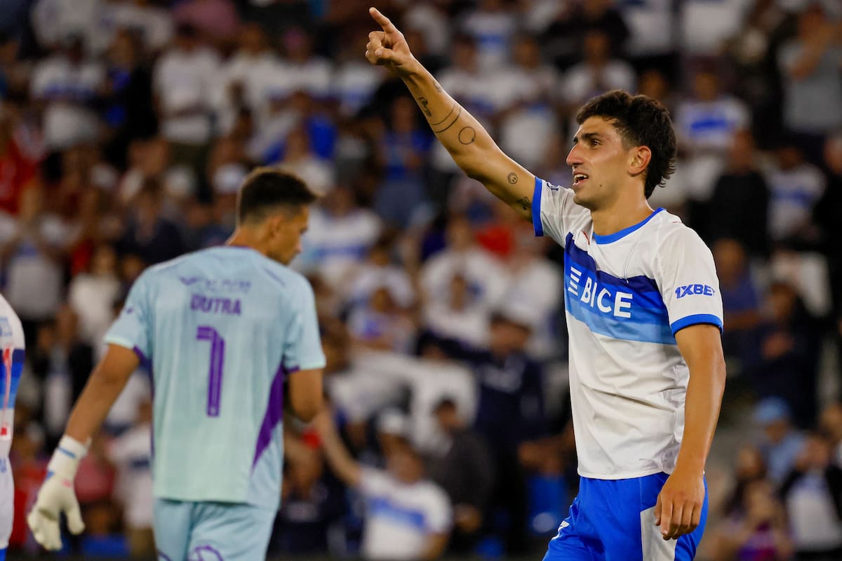 Los Cruzados se quedaron con el triunfo en el Claro Arena.
