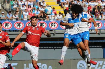 Polémico final: La UC se queda con los tres puntos sobre Deportes Iquique tras gol anulado por el VAR