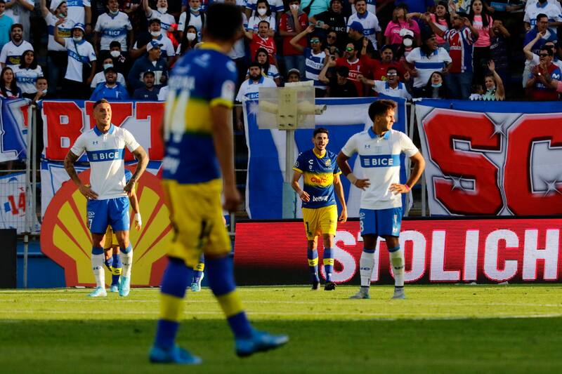 El jugador de Everton Lucas Di Yorio celebra su gol contra Universidad Catolica