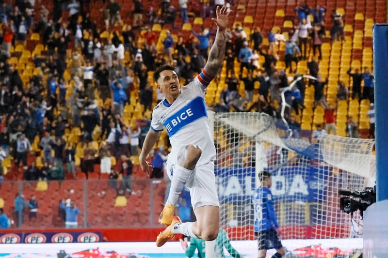 Fernando Sampedri celebra su gol contra Huachipato.