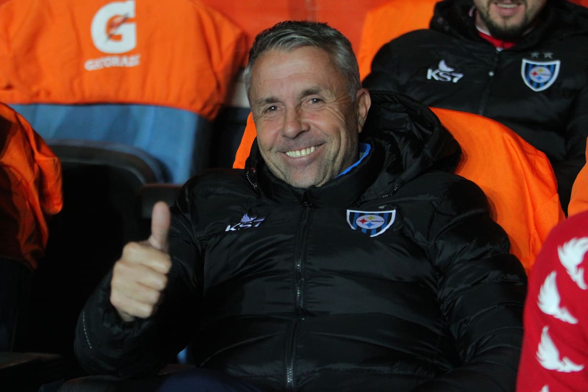 Gustavo Álvarez es el DT de Huachipato.