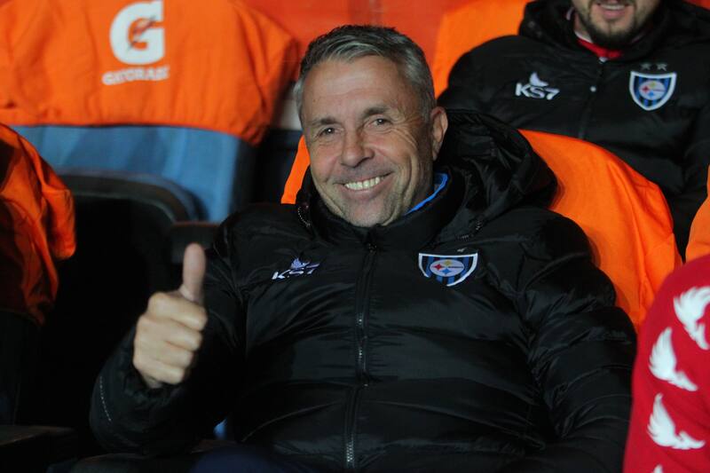 Gustavo Álvarez es el DT de Huachipato.