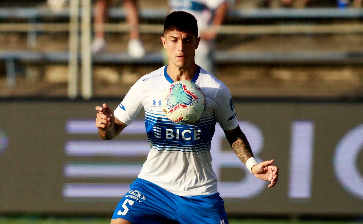 Valber Huerta defendiendo a la Universidad Católica en 2020. Foto: Agencia Aton.