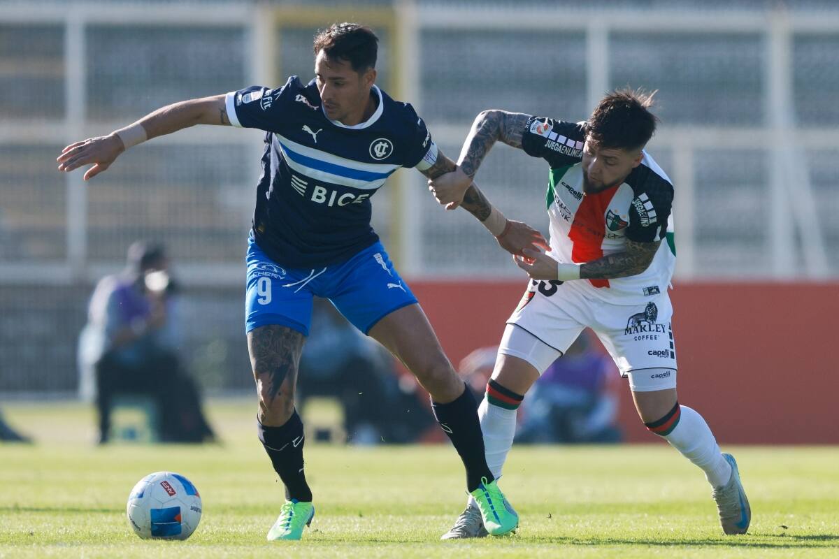 . Cruzados y árabes chocan por la Liga de Primera. Foto: Agencia Aton.