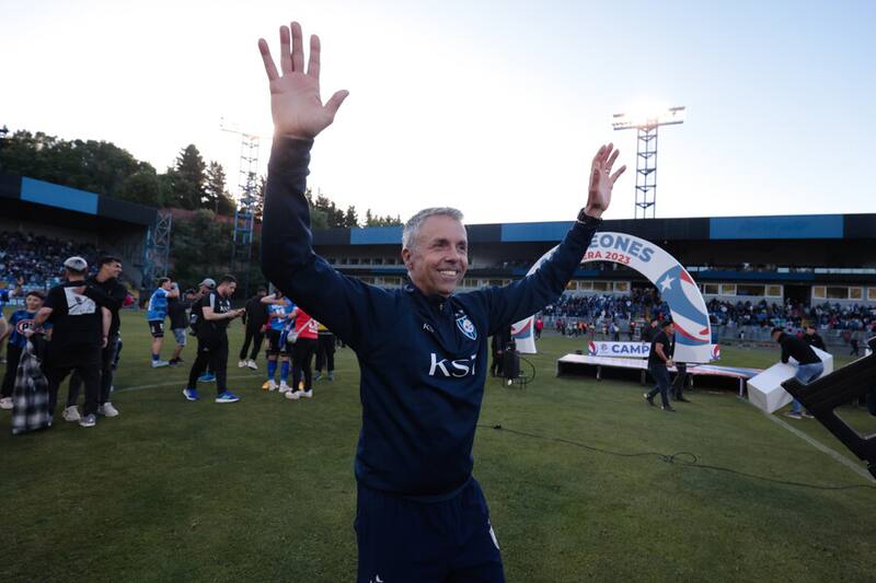 Gustavo Álvarez se despidió oficialmente de Huachipato. Foto: Aton.
